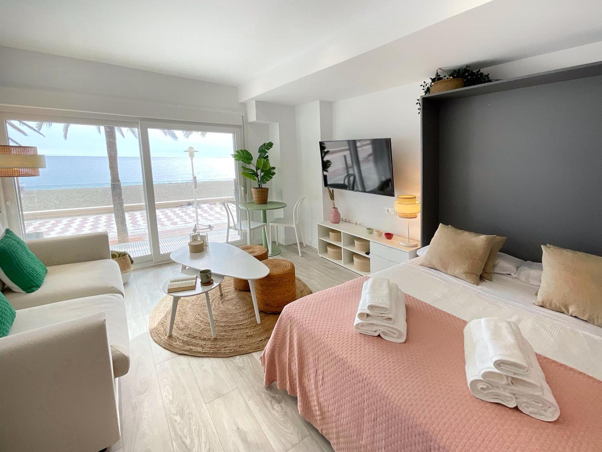 Cs7 Kaleria Suites Almeria Ngoại thất bức ảnh
